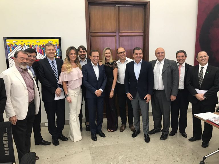 Prefeito Dória recebe setor têxtil/vestuário e propõe novos uniformes para Servidores Municipais