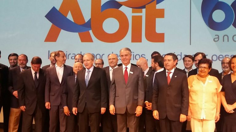 Presidentes do Sindivestuário tomam posse na Diretoria da ABIT, em solenidade de 60 anos da Associação